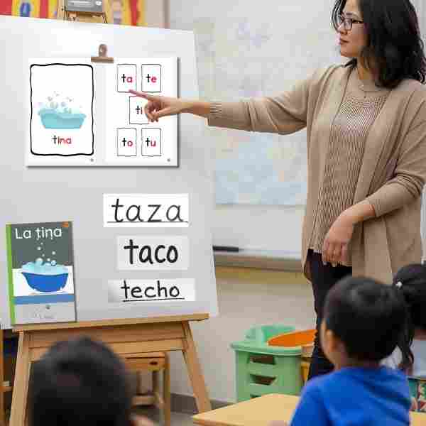 Decodable Spanish Book for Early Readers: La Tina