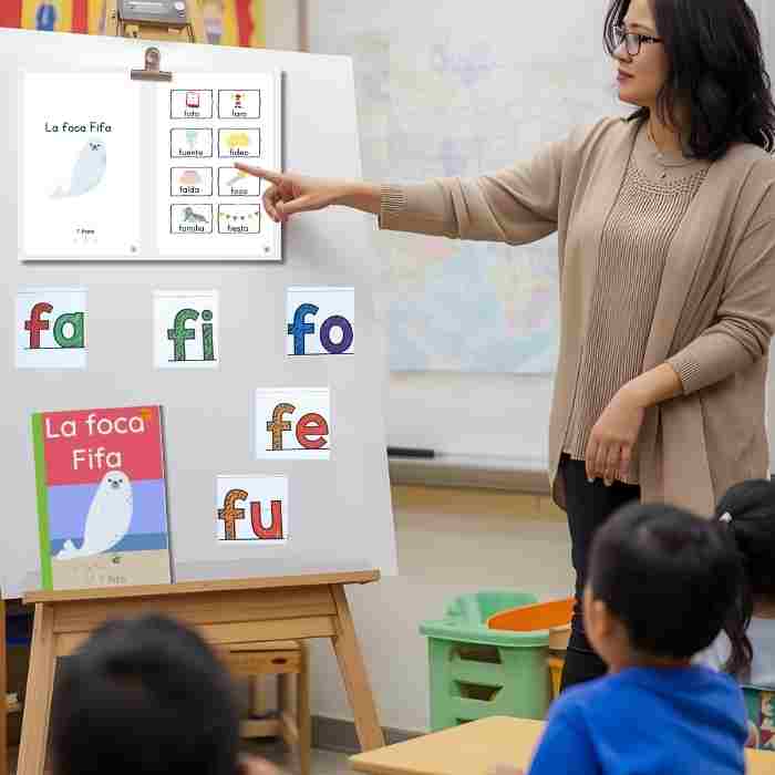 Spanish Decodable Book for Early Readers: La Foca Fifa